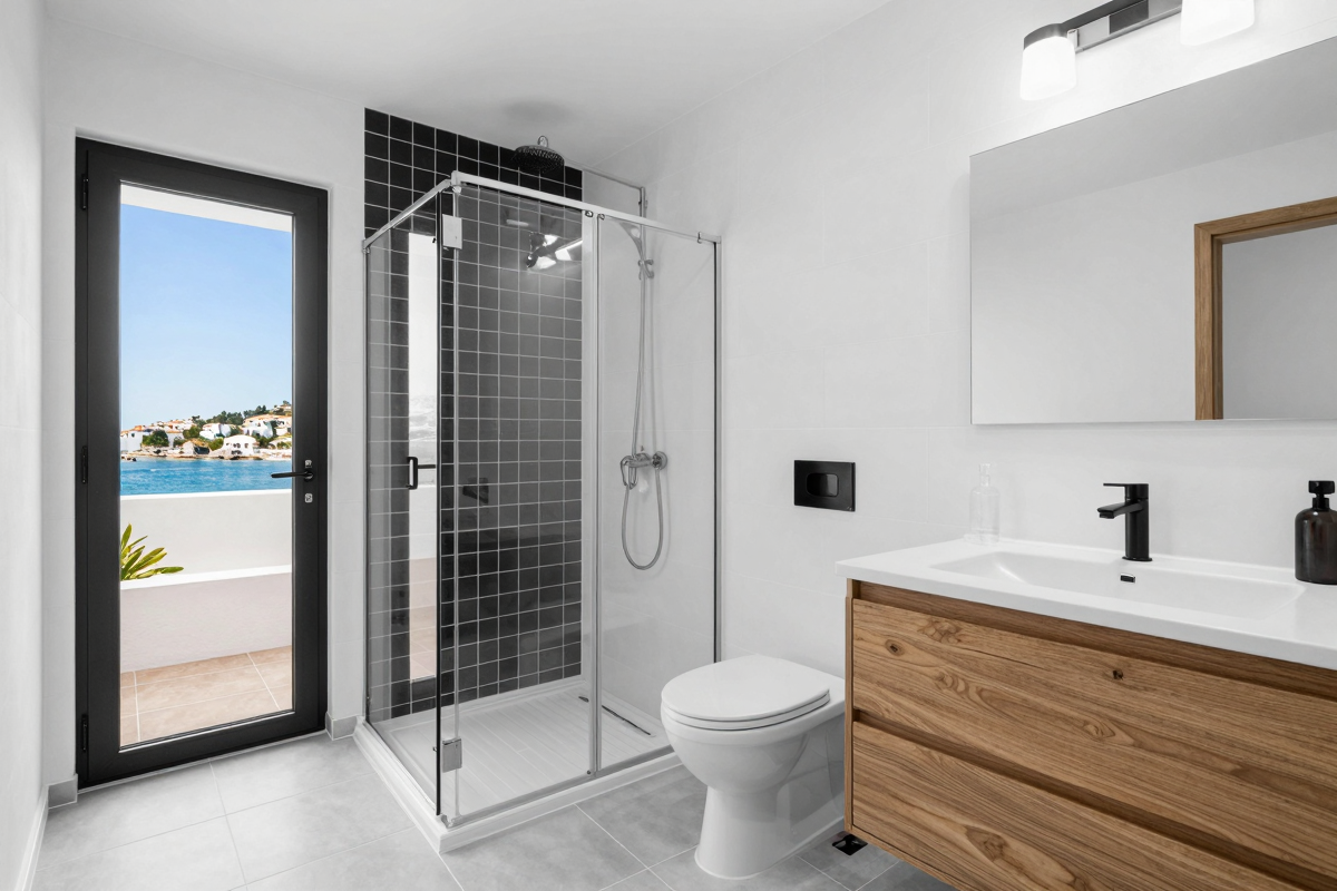 Stylish Palamós Retreat with Sea Views — Photo 4