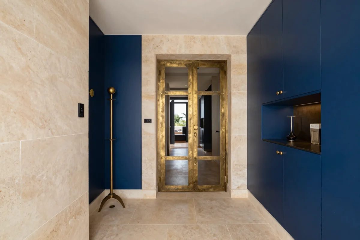 Sunlit Mediterranean Escape with Sea Views — Photo 8