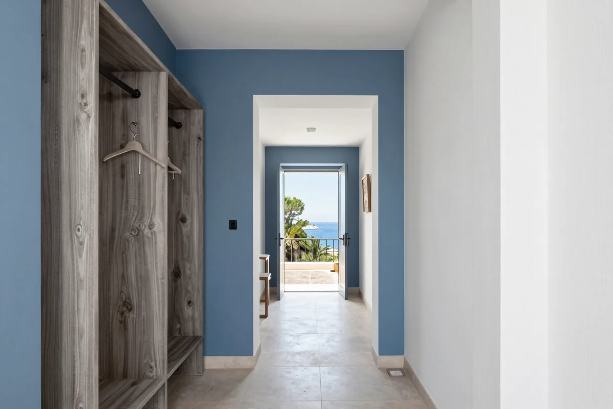 Sunlit Mediterranean Gem with Sea Views — Photo 8
